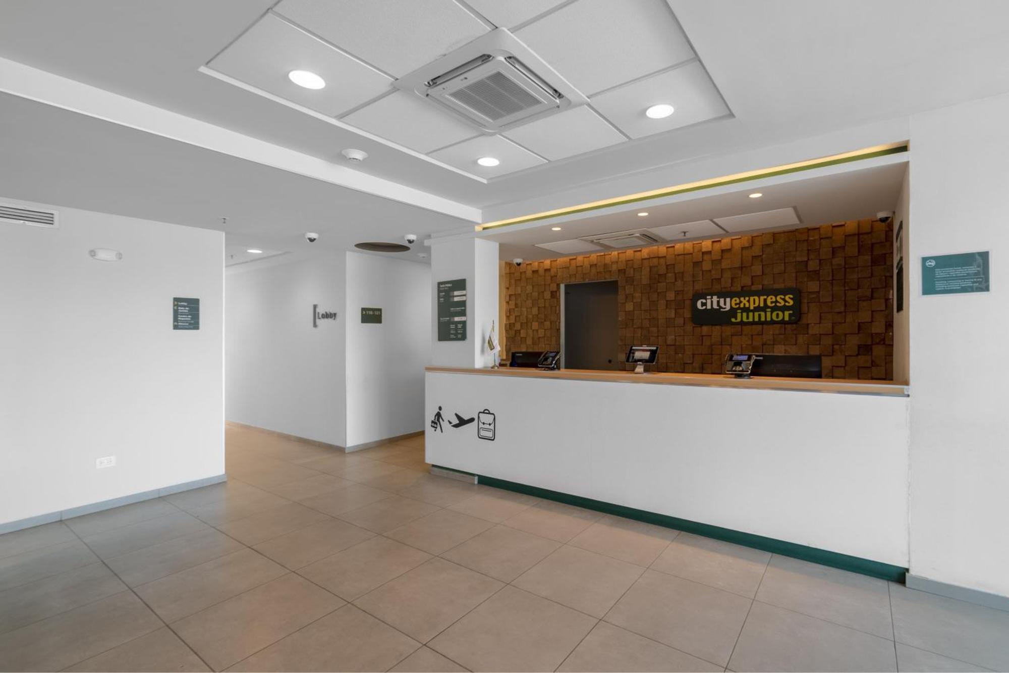 City Express Junior By Marriott Merida Altabrisa Εξωτερικό φωτογραφία